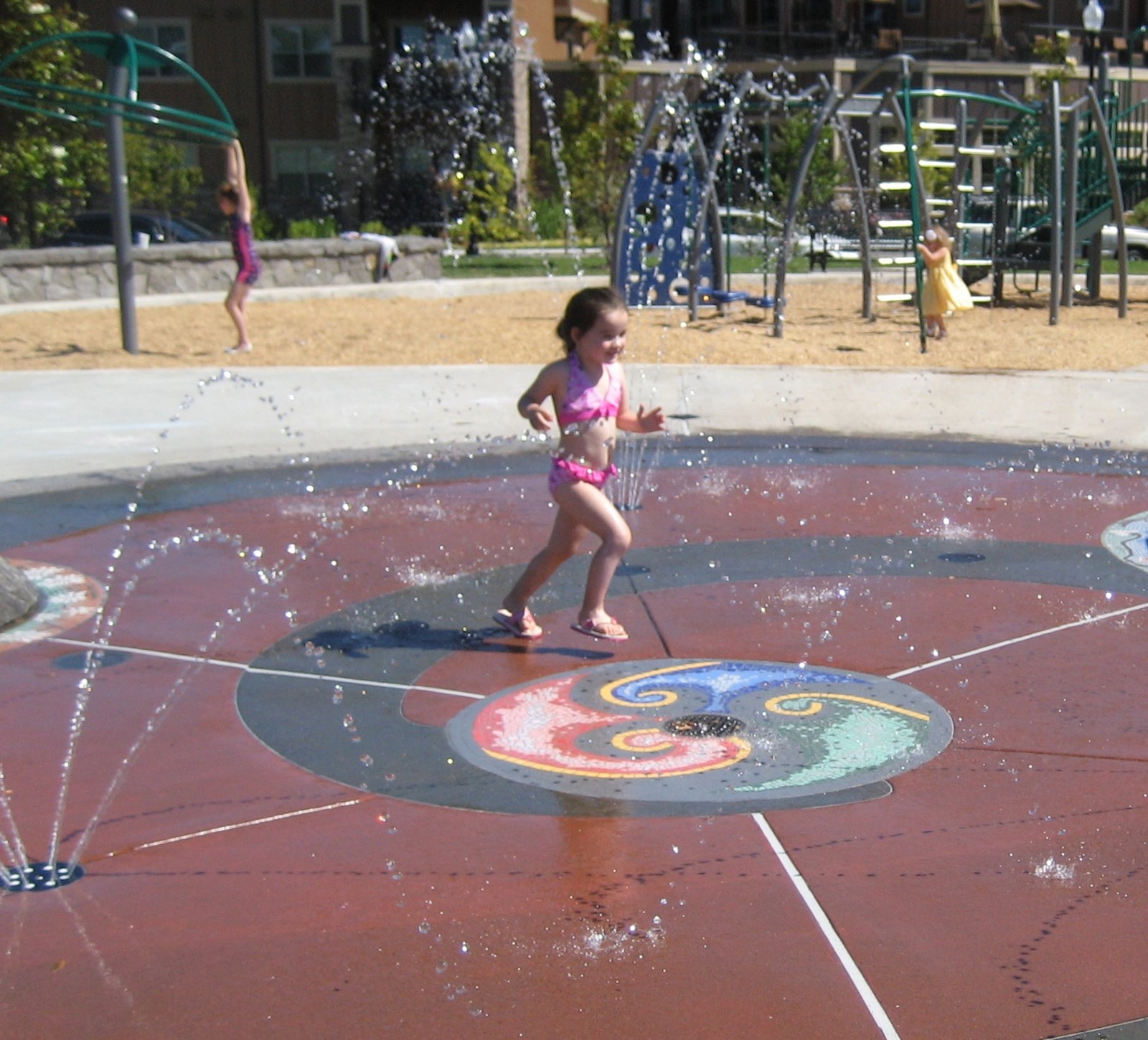 Magnolia Park: splash pad, courts and room to run